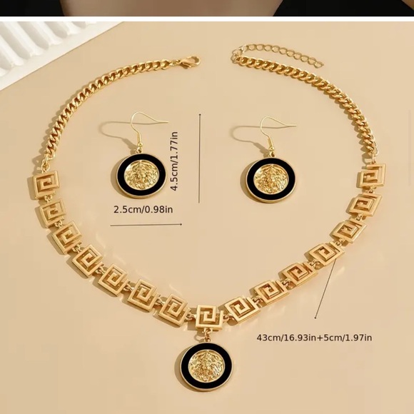 Elegant 18k Gold Plated Jewelry Set - Picture 3 of 5
